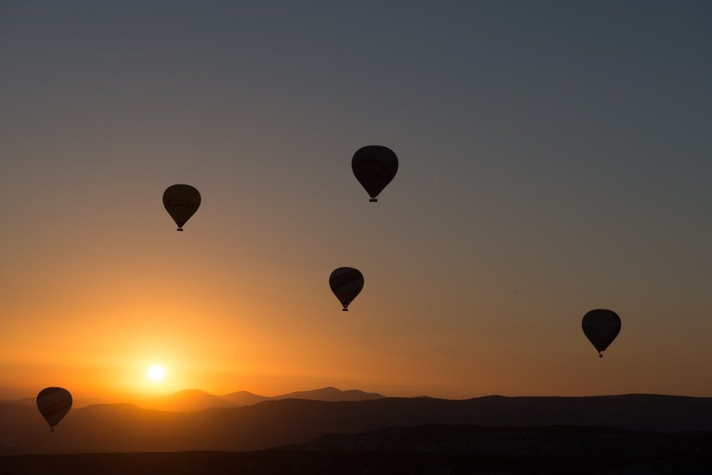 hot air balloon, balloon, cappadocia-436442.jpg